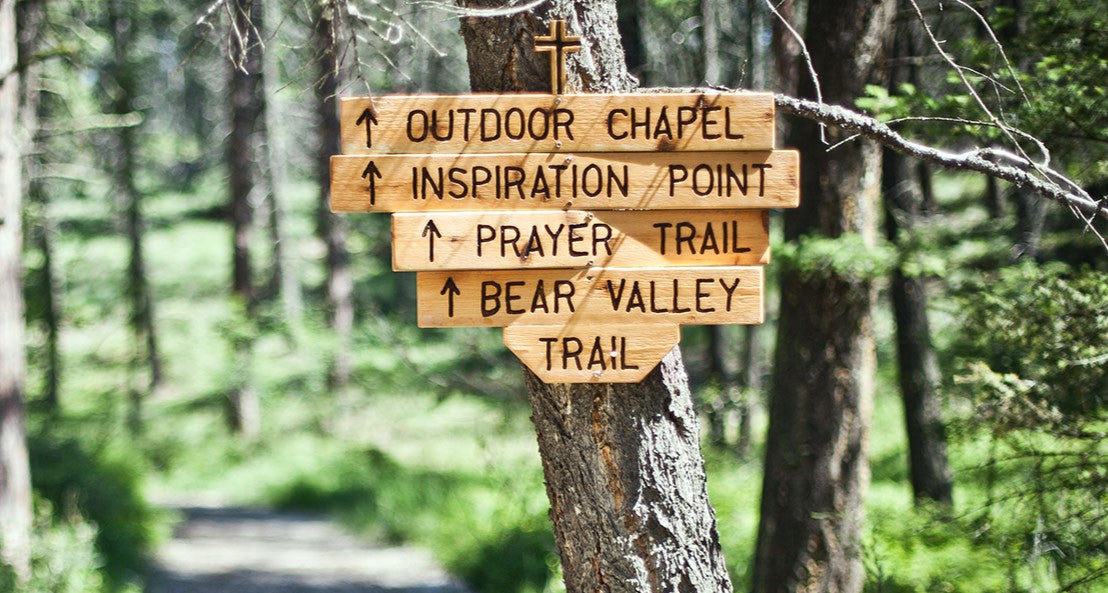 Trail signs thoughtfully placed throughout the camp property guide guests as they explore its valleys and scenic vista points. These signs serve not only as navigational aids but also enhance the outdoor experience, helping visitors connect with the natural beauty and serenity of the area.